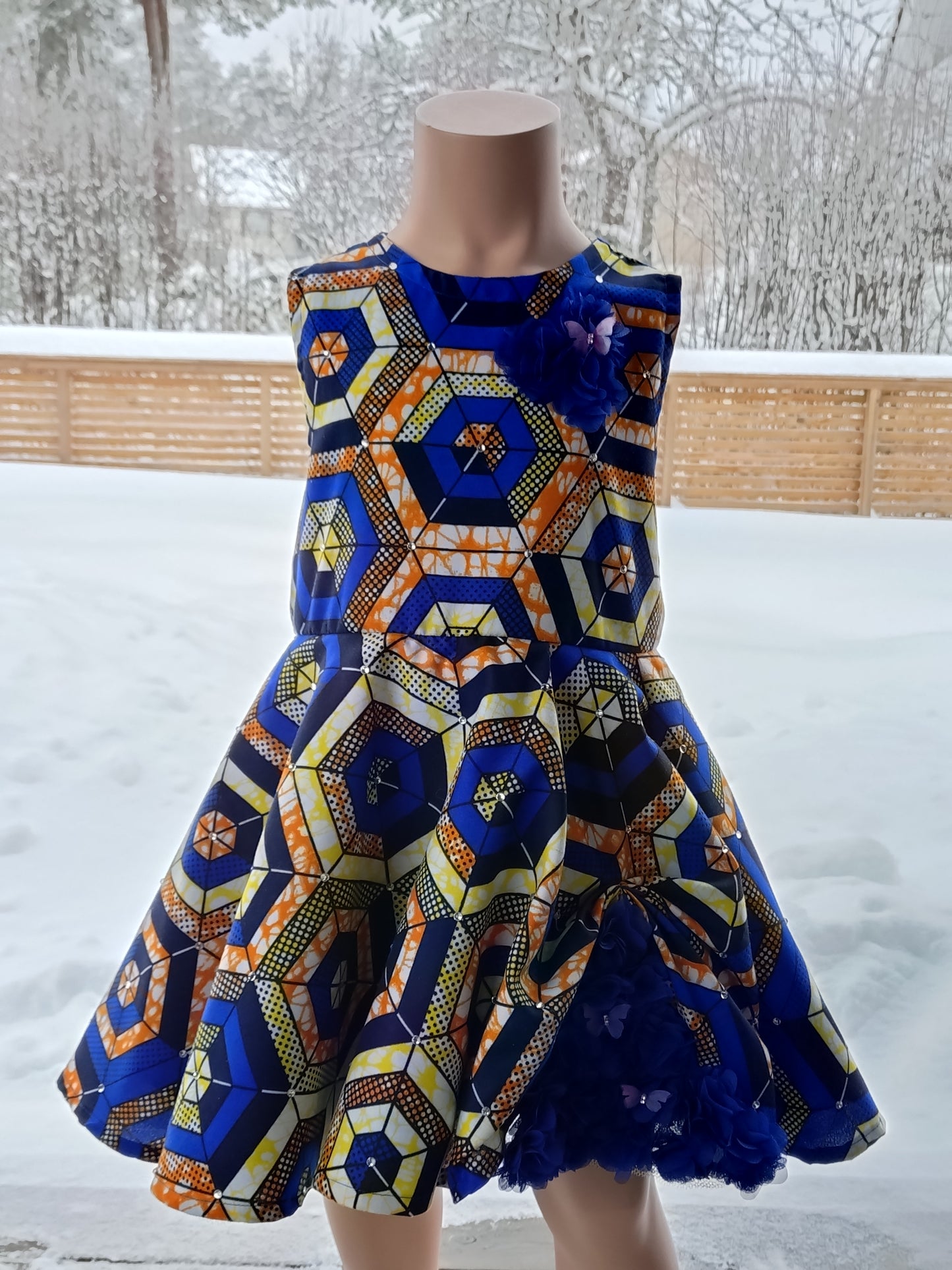 Helt unik, nydelig kjole i Ankara-stoff til en prinsesse