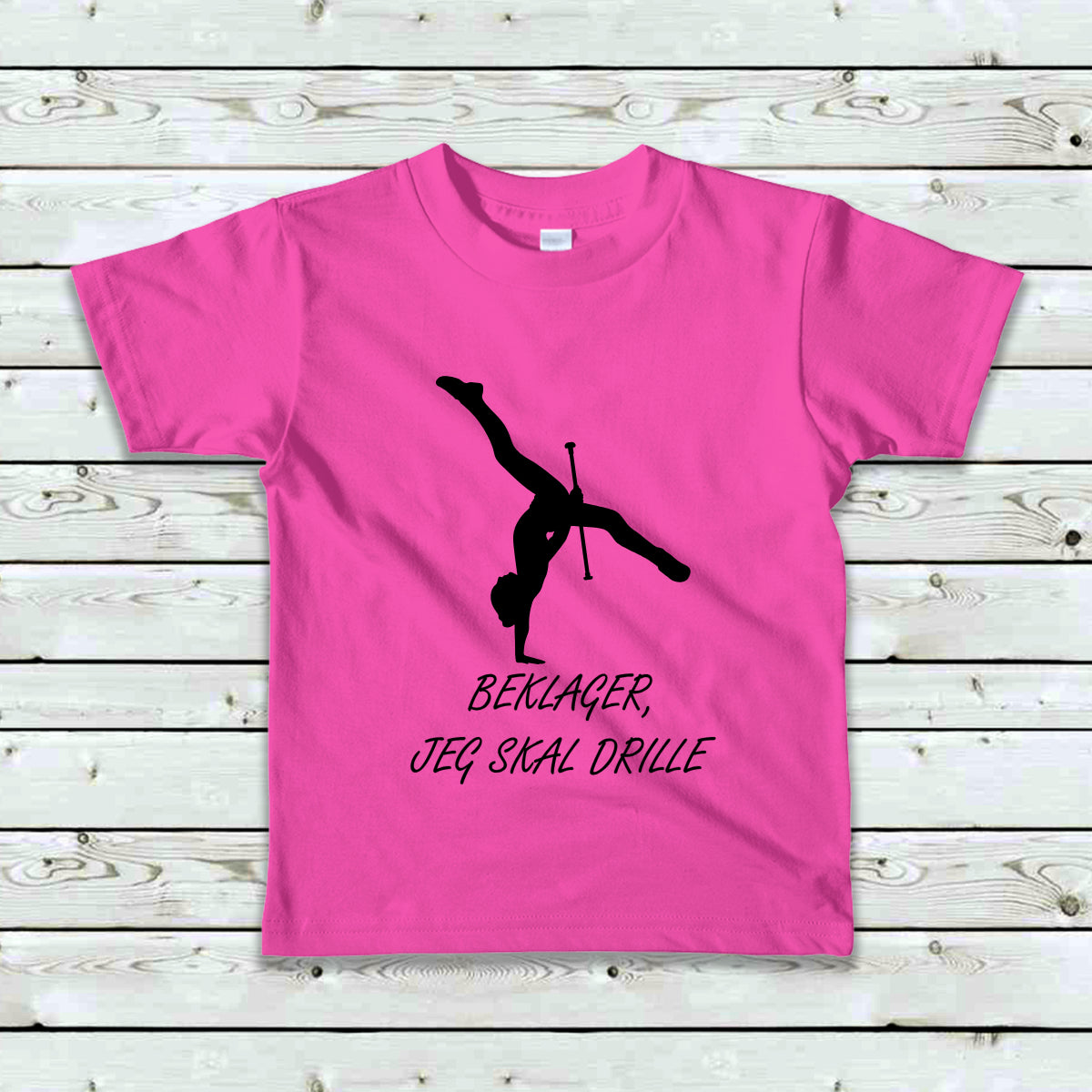 Barnestørrelser T-skjorte "Beklager, jeg skal drille" sort trykk