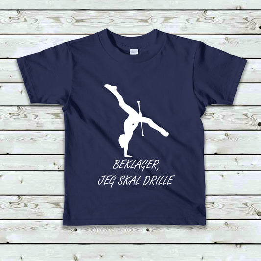 Barnestørrelser T-skjorte "Beklager, jeg skal drille" hvitt trykk